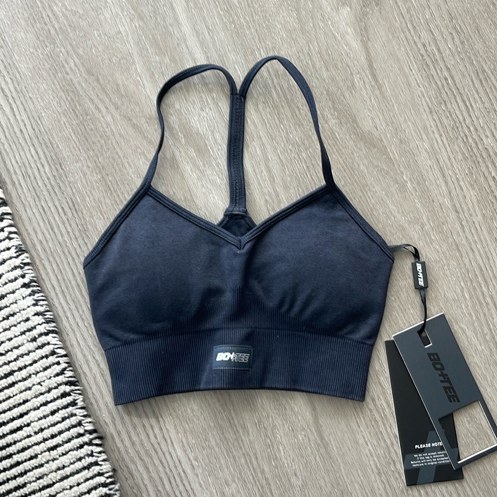 BOANDTEE black sports bra